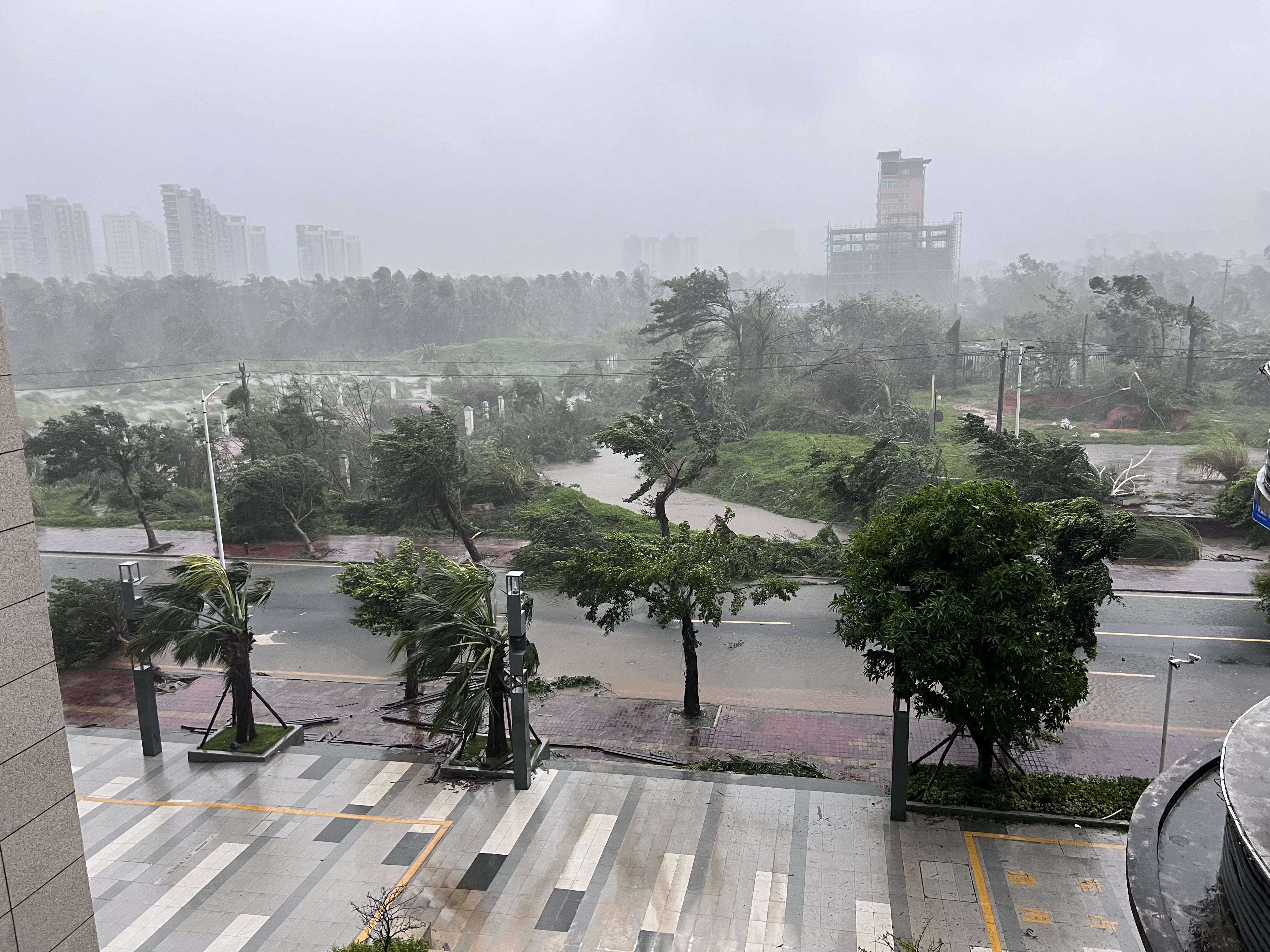 迎戰(zhàn)超強臺風“摩羯”！文昌湘海城項目全力做好防臺抗臺工作，守護業(yè)主生命財產(chǎn)安全
