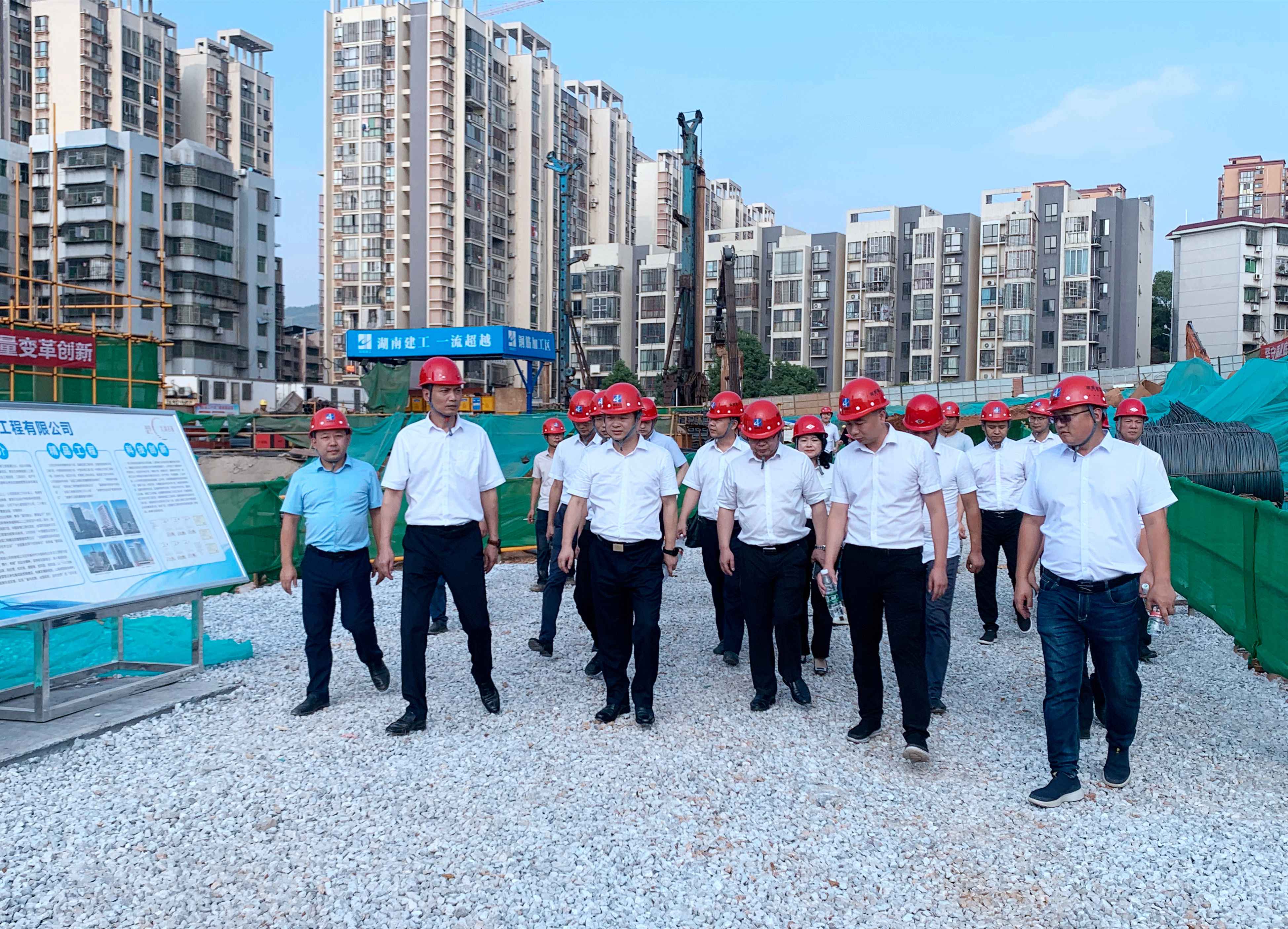 集團黨委委員、副總經(jīng)理賀源帶隊調研公司在郴開發(fā)項目