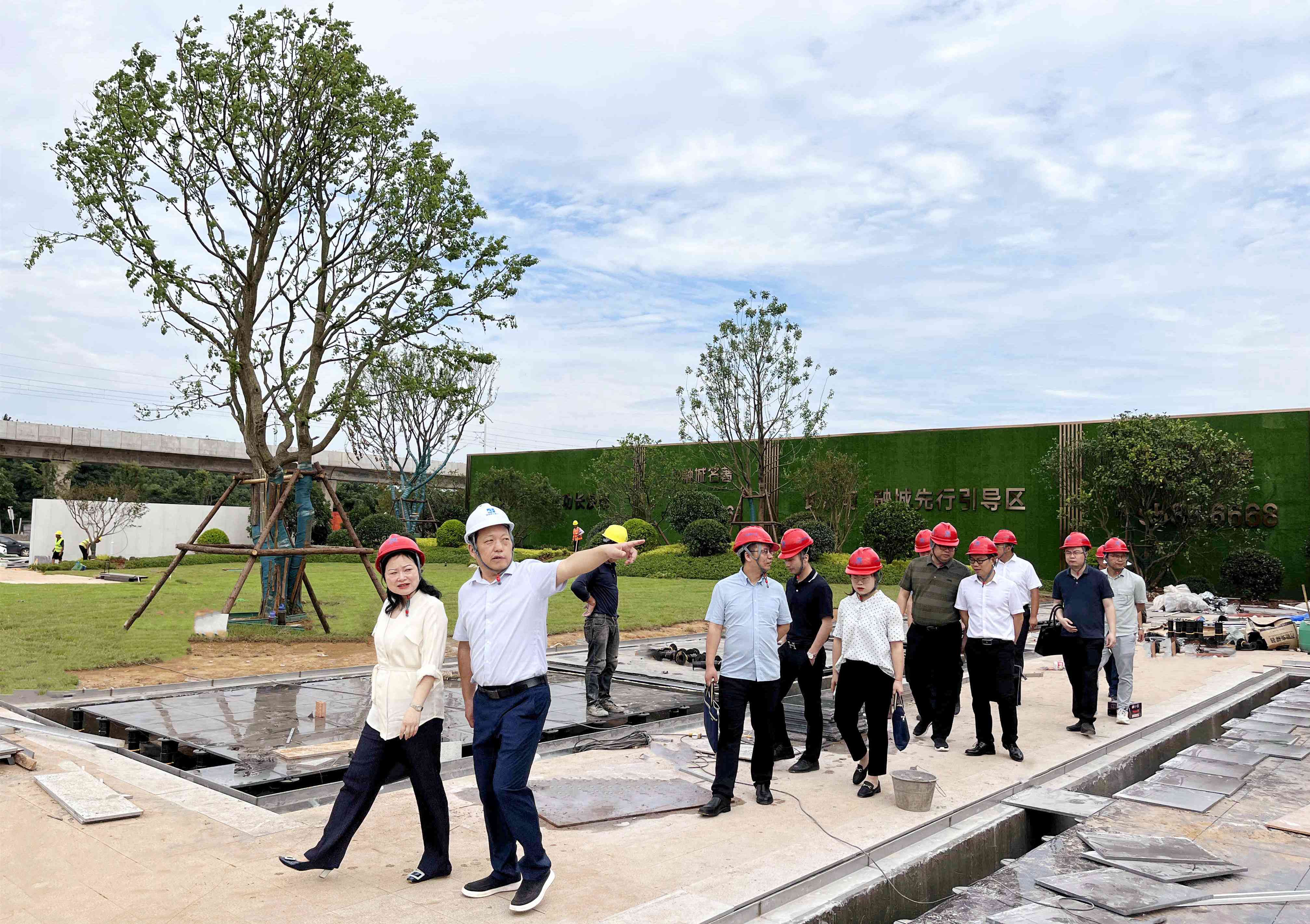 集團(tuán)投資營(yíng)銷部到湖南建工·融城名著項(xiàng)目督導(dǎo)檢查工作