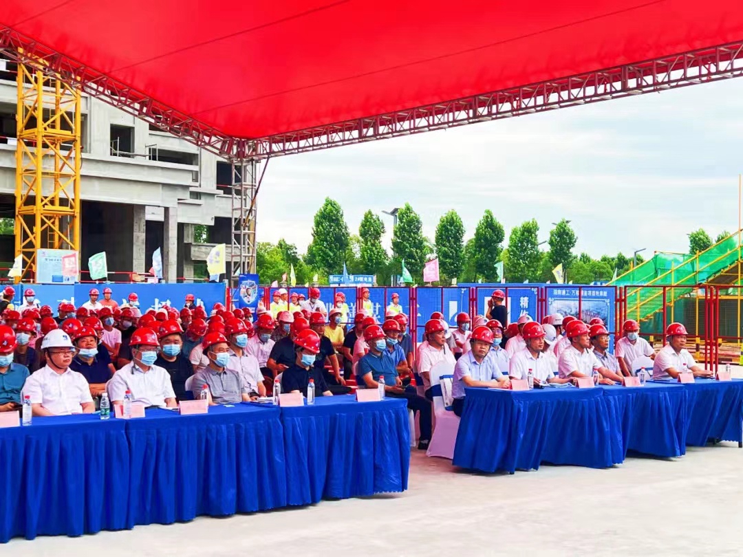 湘潭市建筑施工行業(yè)安全生產(chǎn)應(yīng)急演練暨質(zhì)量安全示范觀摩活動(dòng)在湖南建工·萬樓湘璽項(xiàng)目舉行