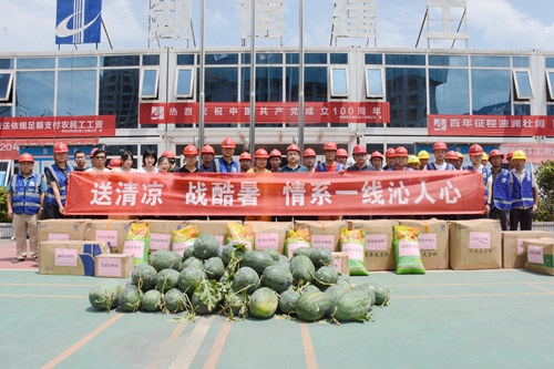 夏送清涼！湖南建工地產(chǎn)工會慰問東璽臺項(xiàng)目一線員工