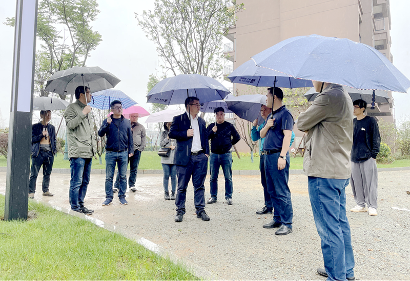 湖南建工地產(chǎn)黨委副書記、總經(jīng)理陽繼承帶隊(duì)赴岳陽項(xiàng)目調(diào)研指導(dǎo)工作