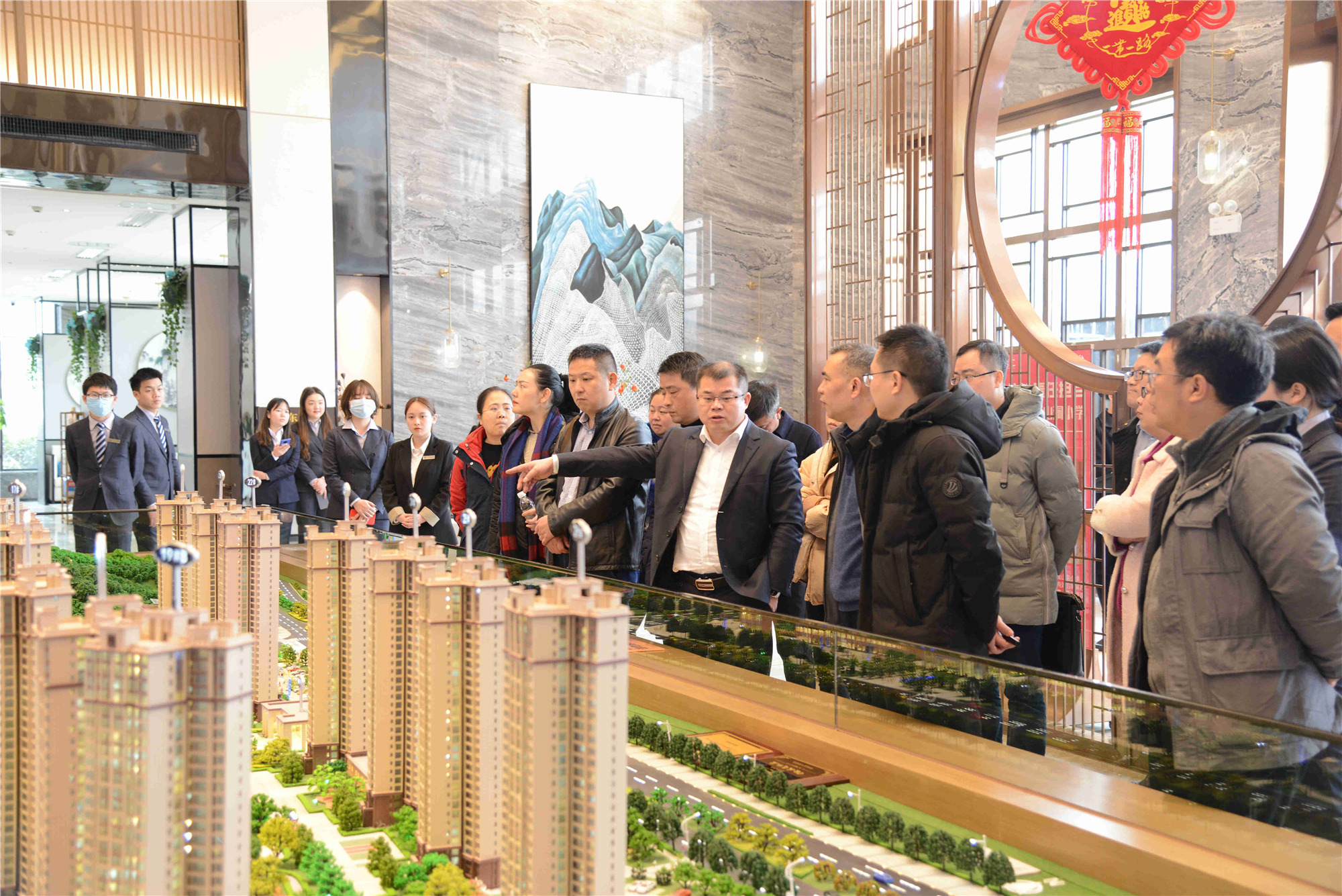 湖南建工地產(chǎn)新任領(lǐng)導(dǎo)班子赴郴州地產(chǎn)項(xiàng)目調(diào)研