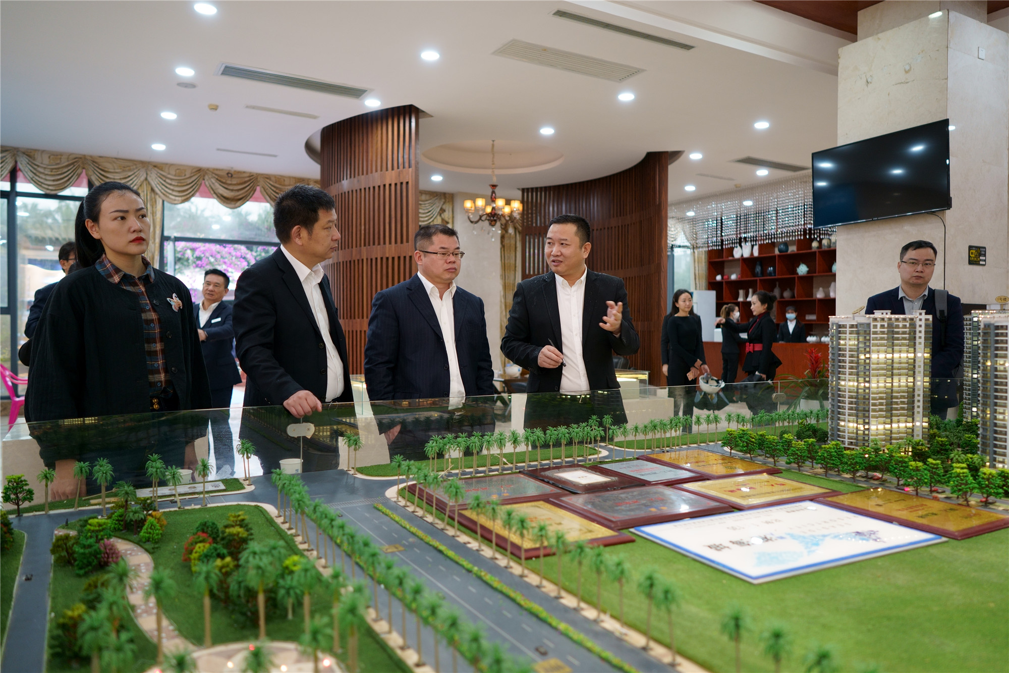 湖南建工地產(chǎn)總經(jīng)理陽繼承帶隊赴文昌項目調(diào)研