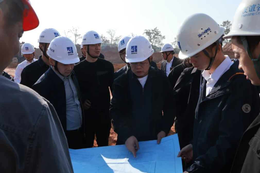 陽(yáng)繼承帶隊(duì)調(diào)研湖南建投·領(lǐng)樾府、領(lǐng)創(chuàng)數(shù)智中心項(xiàng)目