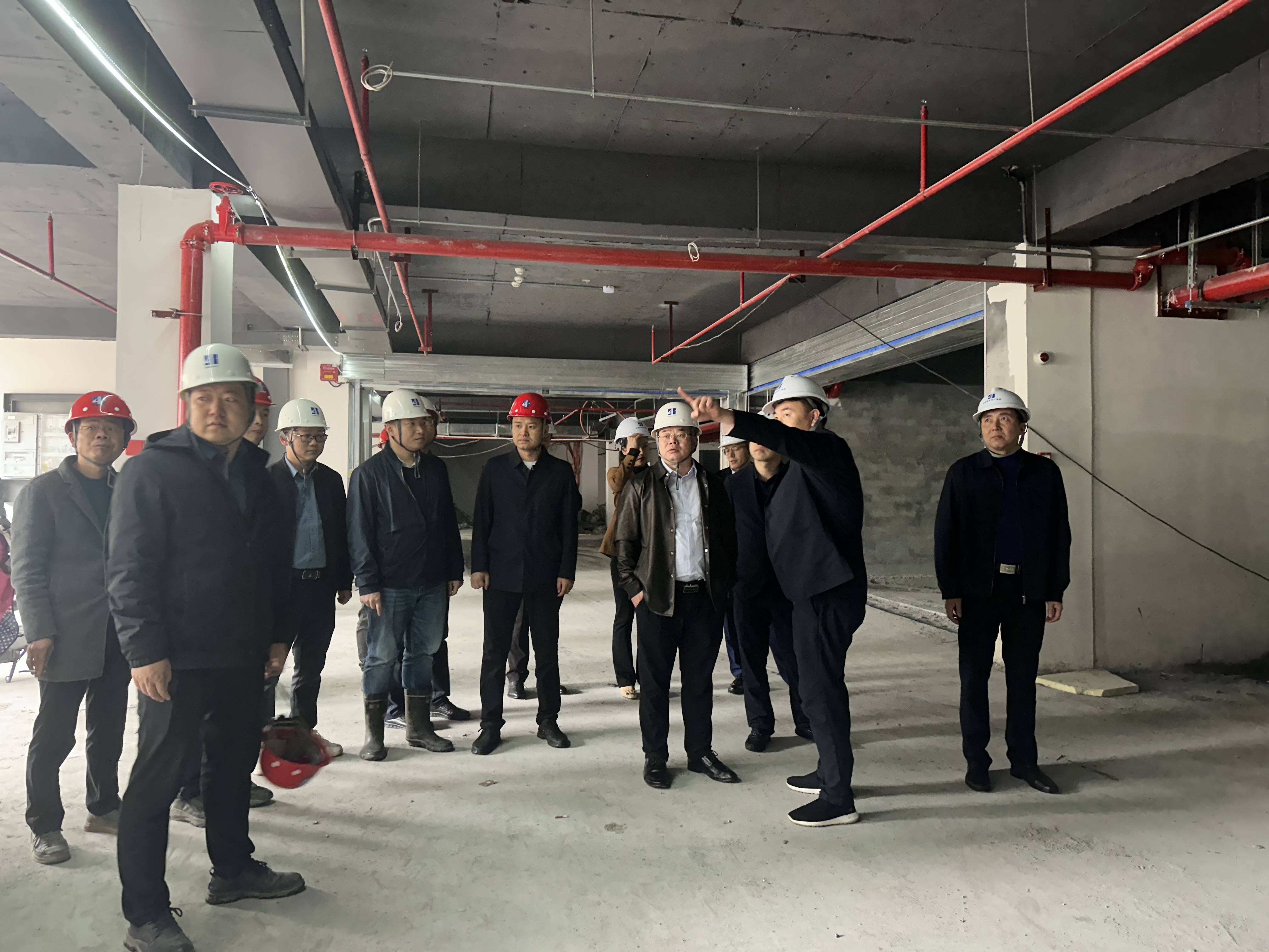 公司黨委副書(shū)記、副董事長(zhǎng)、總經(jīng)理陽(yáng)繼承帶隊(duì)調(diào)研公司在郴項(xiàng)目